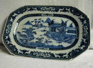 Niet of onleesbaar gesigneerd - Chinees schaaltje van porselein kopen? Bied vanaf 1!