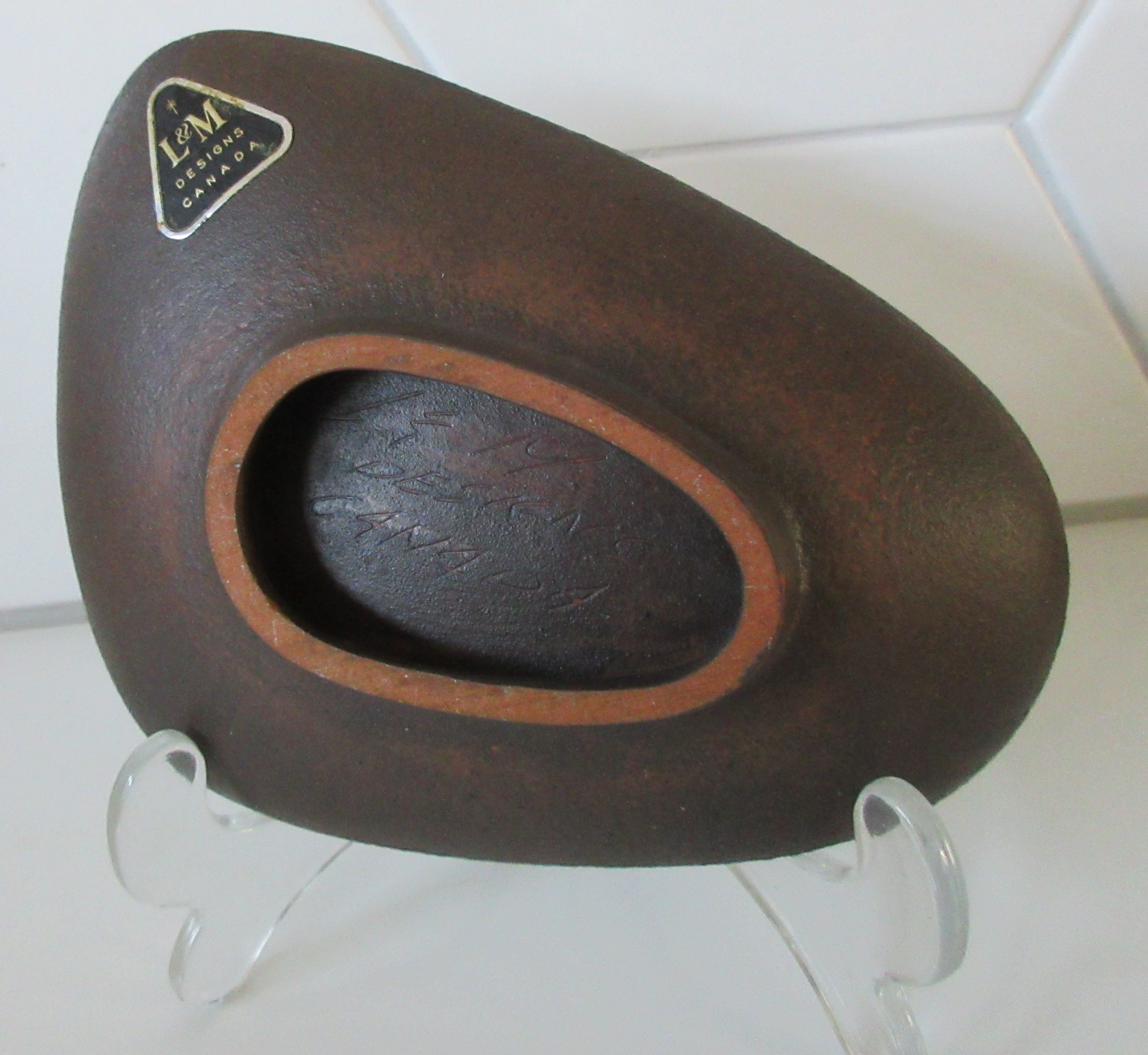 Niet of onleesbaar gesigneerd - L&M Designs Canada Studio aardewerken asbak kopen? Bied vanaf 1!