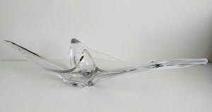 Niet of onleesbaar gesigneerd - sculptuur van helder kristal, krachtig door eenvoud, 65 cm breed ! kopen? Bied vanaf 1!