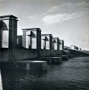 Cas Oorthuys - Stevinsluis Afsluitdijk - originele foto op bariet-fotopapier verkocht voor € 50!