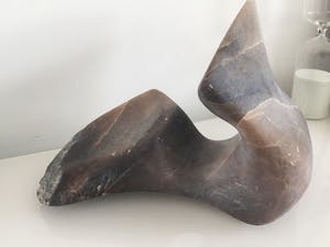 Niet of onleesbaar gesigneerd - Art deco Naturell stone Sculpture , kopen? Bied vanaf 1!