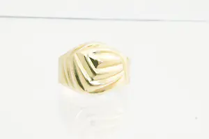 Acheter57 - Mooi gedetailleerde 18 Krt geel gouden "tulband" of fantasie ring? Enchérissez de 330!
