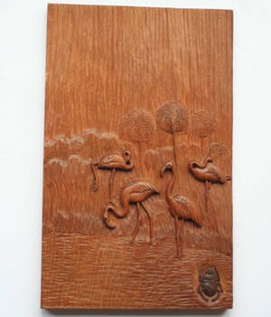 Niet of onleesbaar gesigneerd - houtsnijwerk - flamino's - gesigneerd met kever en letter N kopen? Bied vanaf 1!