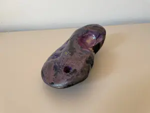 Niet of onleesbaar gesigneerd - Kunstaardewerken object uitgevoerd in paars glazuur kopen? Bied vanaf 1!