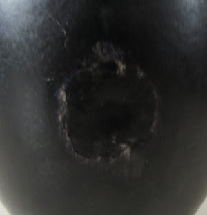 Niet of onleesbaar gesigneerd - Mat zwart Art Deco platelen vaasje kopen? Bied vanaf 1!