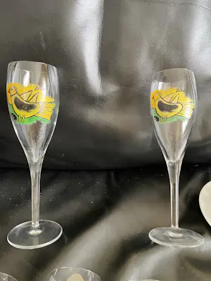 Corneille - Zes champagneglazen en een koffiekopje kopen? Bied vanaf 40!