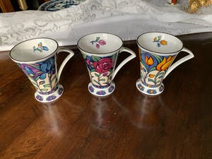 Niet of onleesbaar gesigneerd - CATHEDRAL ISLA FINE BONE CHINA MUG SET kopen? Bied vanaf 1!