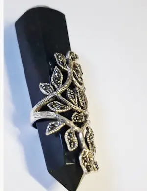 nieuwe Vintage ring omgeven door Zwitsers geslepen fijne Marcasiet kopen? Bied vanaf 75!