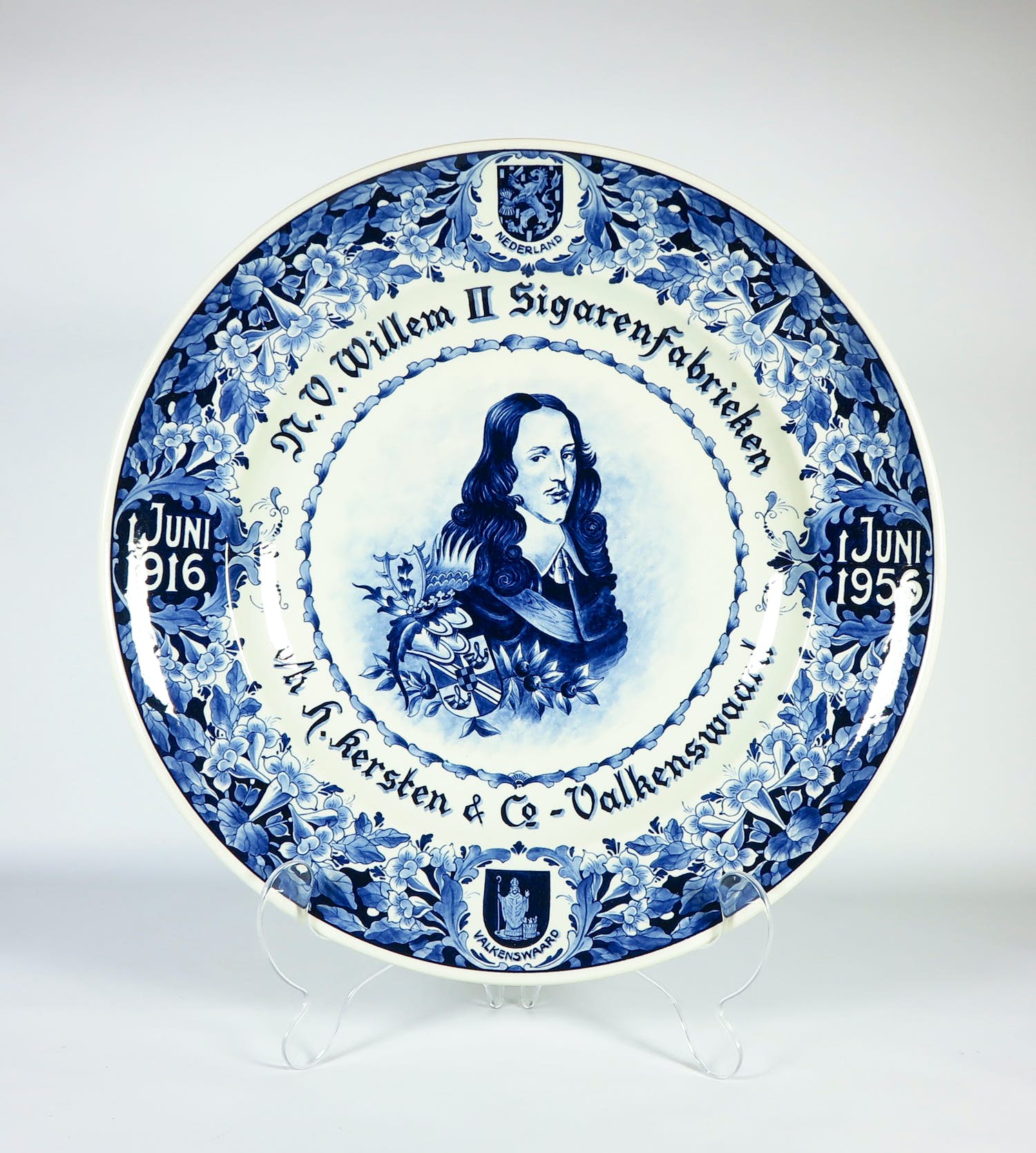 Kunstaardewerkfabriek Regina - Wandbord, Sigarenfabriek N.V. Willem II verkocht voor € 1!