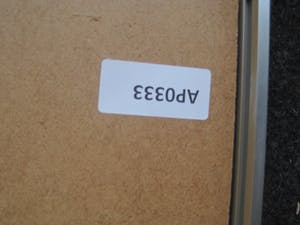 Niet of onleesbaar gesigneerd - grote Gesigneerde Surrealistische Ets "de Eierdragers" 1978 kopen? Bied vanaf 10!