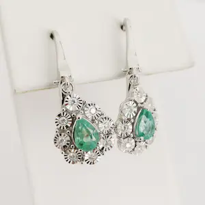 Oorbellen met smaragd en diamanten kopen? Bied vanaf 1250!