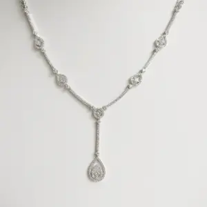 Diamanten set - Halsketting en oorbellen kopen? Bied vanaf 5500!