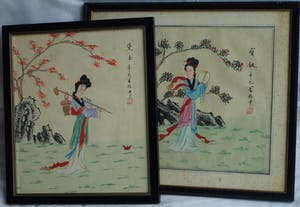Niet of onleesbaar gesigneerd - 2 ingelijste schilderijen op zijde , Chinees? Japans?, Vrouw in landschap kopen? Bied vanaf 1!