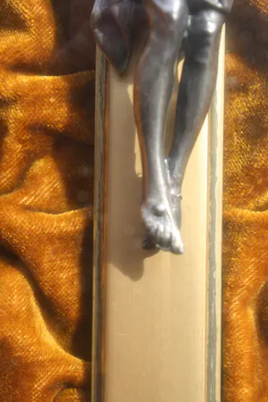 Niet of onleesbaar gesigneerd - Prachtige Bronzen Jezus aan Kruis achter Bol Glas - Fluweel, Brons, Glas kopen? Bied vanaf 1!