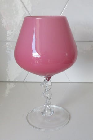 Empoli Glas - XL zachtroze bokaalvaas met gedraaide voet kopen? Bied vanaf 10!
