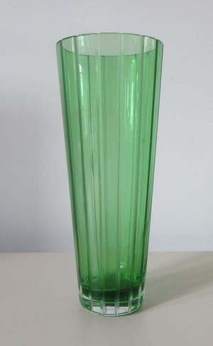Hutschenreuther - Groen glazen vaas met geslepen banen kopen? Bied vanaf 1!