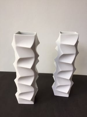 Hutschenreuther - Zeldzaam grote Reliëfvaas h 35 cm uit de serie Archais ontwerp Heinrich Fuchs kopen? Bied vanaf 135!