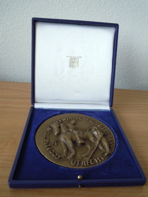 Albert Termote - Grote [ 11,5 cm ] bronzen penning Raiffeisen-bank  verkocht voor € 65!