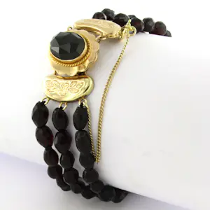 Buy 14k gouden slot bezet met granaat aan een drie rijen granaat armband - 25.6 gram? Bid from 360!