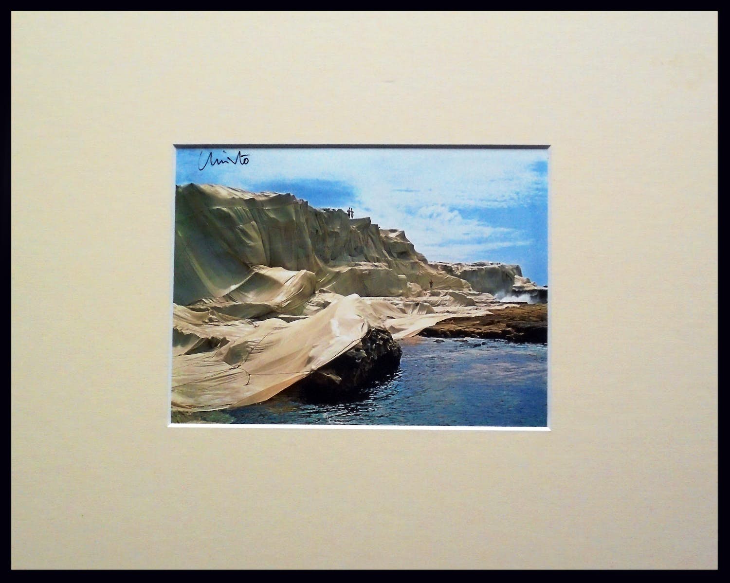 Christo - Project Wrapped Coast, Little Bay, Australia 1969 -artcard handgesigneerd verkocht voor € 55!