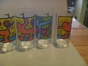 Keith Haring - enkele glazen met illustraties van Keith kopen? Bied vanaf 1!