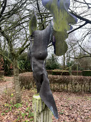 John Spek - indrukwekkend beeld van vrouwentorso met vleugels kopen? Bied vanaf 500!