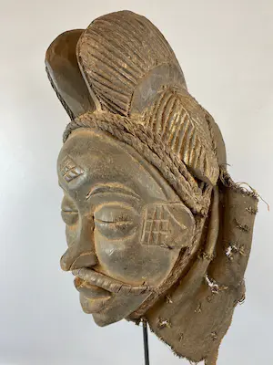 Punu - 210968 - Old African female mask from the Punu - Gabon. kopen? Bied vanaf 75!