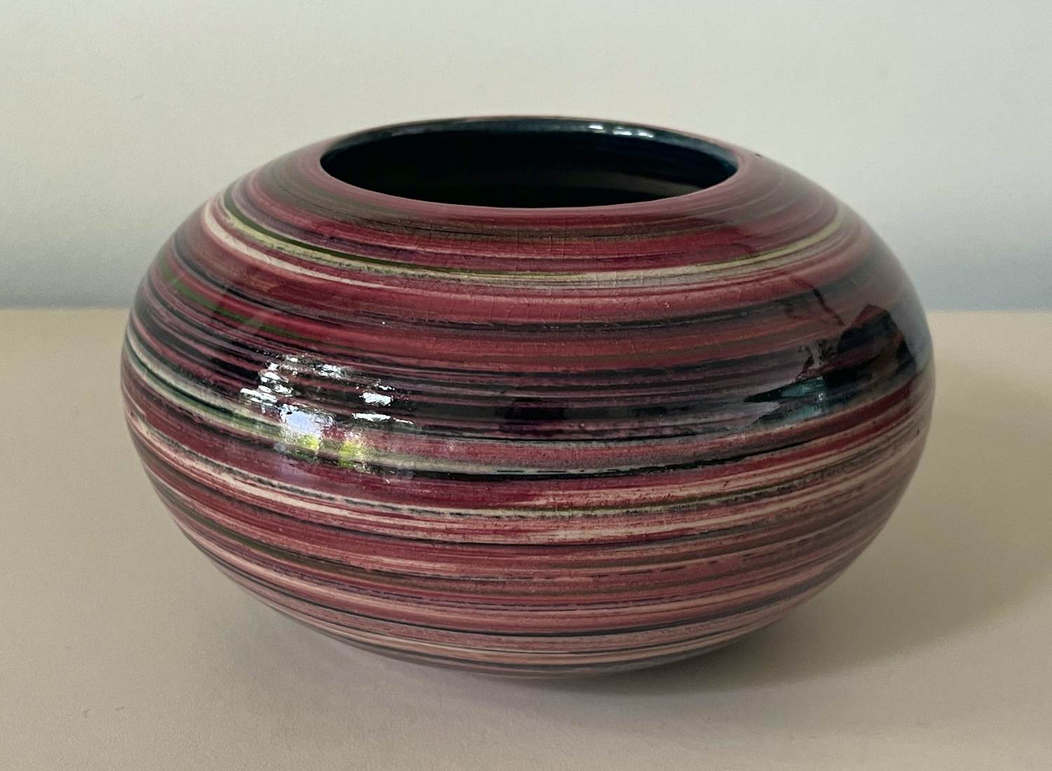 Jaan Mobach - Mobach Keramiek - Regenboog bolvaas ontwerp Jaan Mobach verkocht voor € 20!