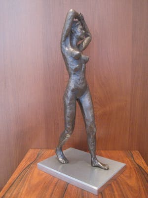 Brons (Onbekend) - Poserende vrouw. kopen? Bied vanaf 150!