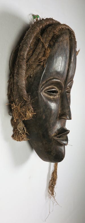 Dan - Houten masker met haar van touw kopen? Bied vanaf 1!