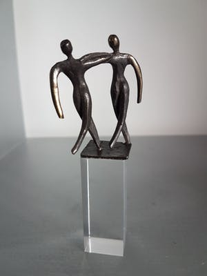 Corry Ammerlaan - Beeld " Schouder aan schouder " kopen? Bied vanaf 13!