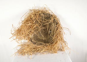 Luba - Initiatiemasker met raffia kopen? Bied vanaf 1!