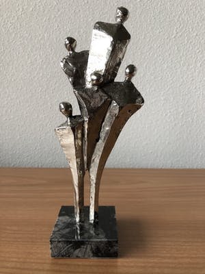 Corry Ammerlaan - Prachtig beeldje titel " GEZIN" zilverkleurig kopen? Bied vanaf 35!