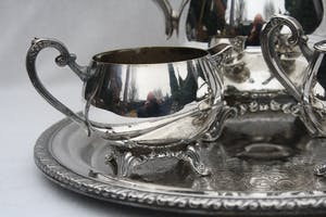 Niet of onleesbaar gesigneerd - Stijlvolle Oneida USA Silver Plate Koffie/Theeset Verzilverd (20e eeuw) kopen? Bied vanaf 1!