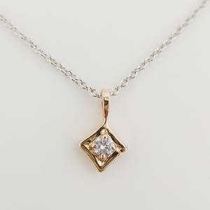 Pink Diamond Pendant with Chain kopen? Bied vanaf 185!