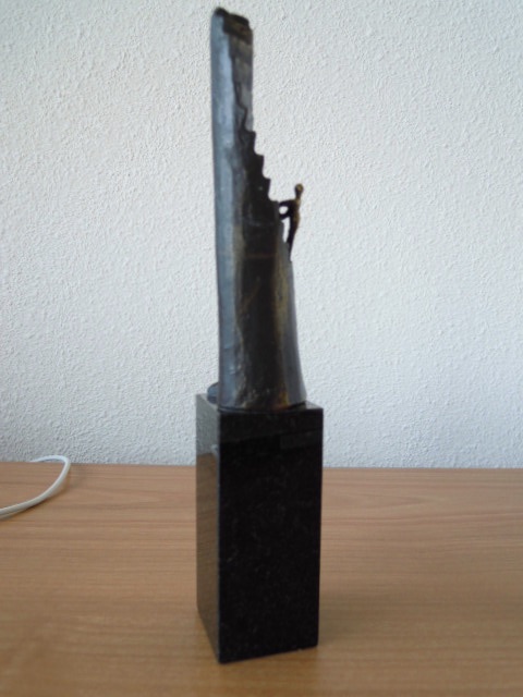 Corry Ammerlaan - Gesigneerd bronzen beeld titel - "SAMEN VERDER " kopen? Bied vanaf 45!