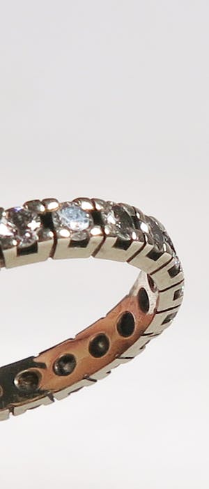 14K Goud - Witgouden alliancering bezet met 22 briljanten kopen? Bied vanaf 250!