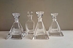 Niet of onleesbaar gesigneerd - 8x Decoratiekristal: 4 RCR Italiaanse Parfumflesjes, Russische Hoorn, Vaas e.a. kopen? Bied vanaf 1!