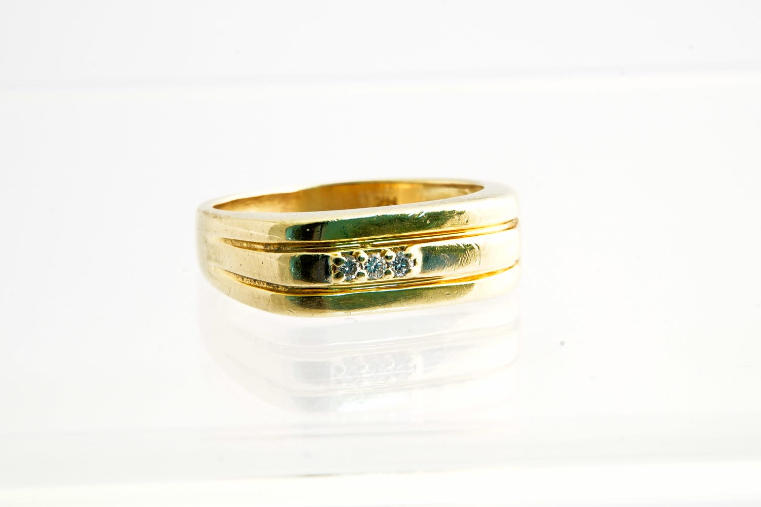 115- Vintage 14 krt gouden A-symmetrische unisex-ring -3 laags - 0.06ct briljant kopen? Bied vanaf 160!