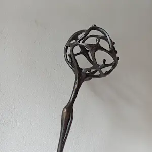 Corry Ammerlaan - Bronzen sculptuur met abstracte figuren kopen? Bied vanaf 20!