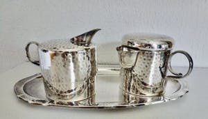 WMF - Geislingen - Art Deco Style 3-piece Silver Hammered Milk Jug and Sugar Bowl. kopen? Bied vanaf 50!