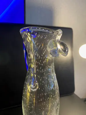 Borek Sipek - Mondgeblazen glazen schenkkannetje met luchtbellen en blauwe handgreep kopen? Bied vanaf 65!