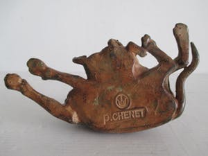 Pierre Chenet - Bronzen beeld van 3 liggende honden kopen? Bied vanaf 60!