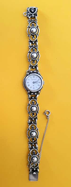 Niet of onleesbaar gesigneerd - Zilver 925 horloge Bijoux Jacques verkocht voor € 1!