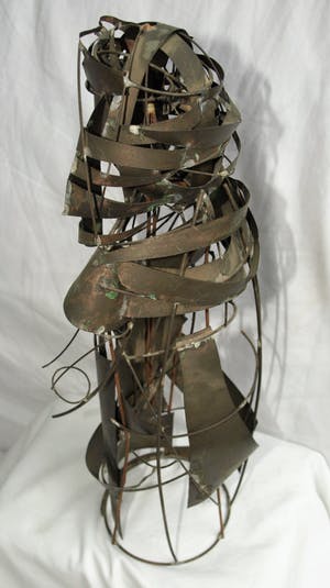 Niet of onleesbaar gesigneerd - Beeld van blik en ijzerdraad, “Koningin” – 34 cm hoog kopen? Bied vanaf 10!