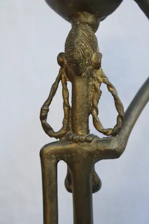 Yoruba - Bronzen Vrouw Elegante Afrikaanse sculptuur (20e eeuw) kopen? Bied vanaf 75!