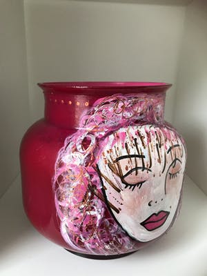 Marianne Bey - Pink Woman kopen? Bied vanaf 30!