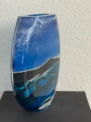 Yves Braun - Blauw fluorecent glas object kopen? Bied vanaf 450!