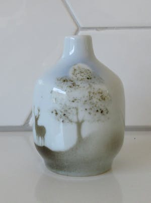 Niet of onleesbaar gesigneerd - Highbank Porseleinen Bibelotte vaasjes met afbeelding Schots winterlandschap kopen? Bied vanaf 1!