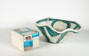 Guido Gambone - Aardewerk, Schaal en dekseldoos met geometrisch decor kopen? Bied vanaf 60!